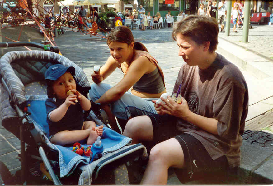 Sandro mit Christine und Simona